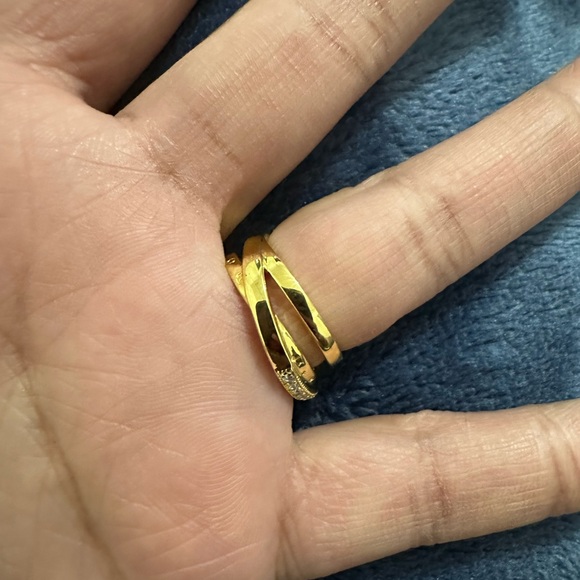 Pandora Gold Intertwined Ring - Picture 5 of 7